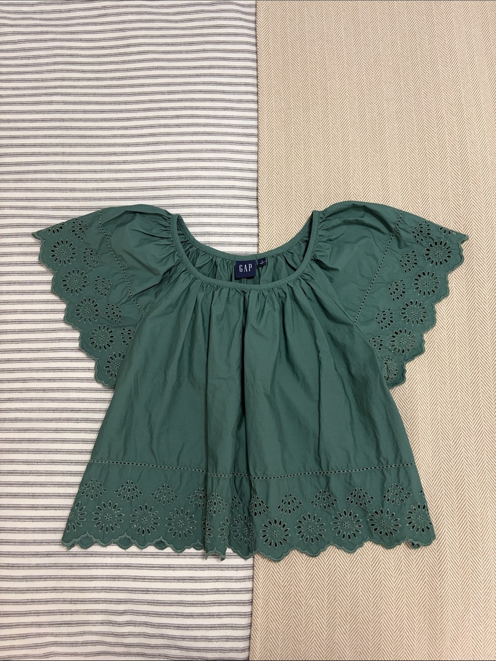 NWOT Gap Eyelet Blouse Flutter Sleeve Cotton Top Green Small